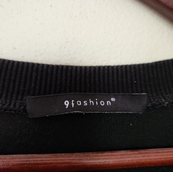 9 Fashion Maternity and Nursing Sweatshirt With Crossover Design *flaw in fabric - Picture 4 of 5